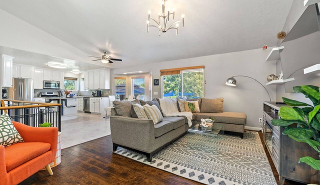 New Modern w Hot Tub | Salt Lake City | Taylorsville