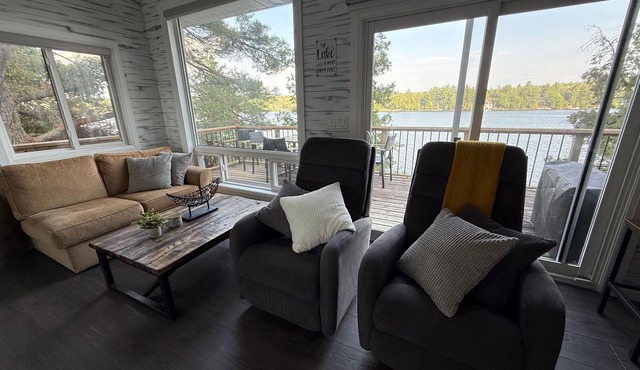 NEW Modern Waterfront Cottage with Hot tub/Sauna/AC Directly on the Lake!