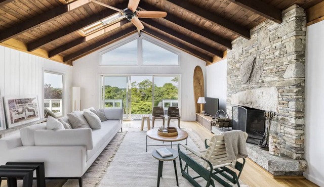 NEW… Montauk House with Lake views & amazing sunsets!