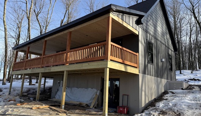 New Mountain Cabin, dark skies, and great views!