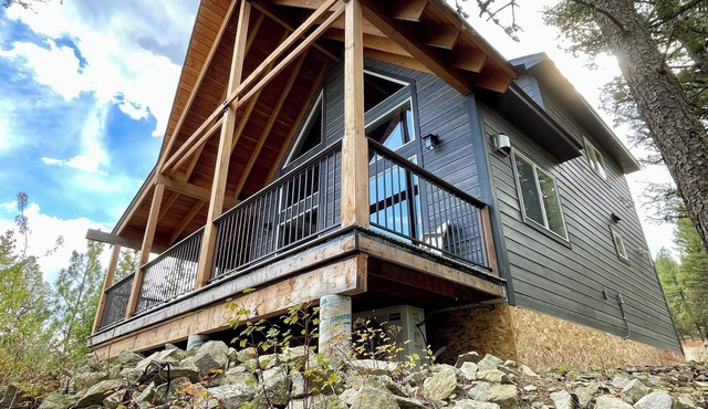New Mountain Cabin perfect for outdoor enthusiasts- hiking, fishing, relaxing!