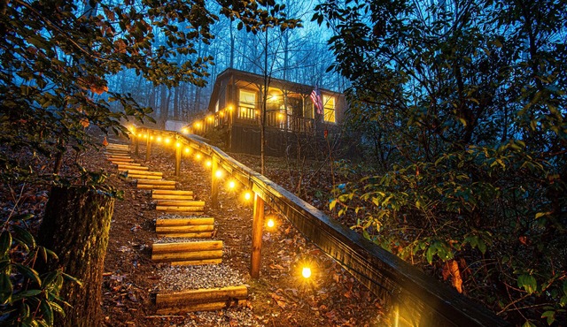 New Mountain Getaway Cottage by Lake Lure With Hot Tub
