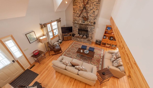 -NEW- Mountain Hideaway/Nature lovers dream. Hot-tub, fire pit, pet friendly!