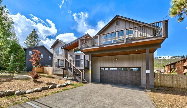 New Mountain Lodge: Hot Tub, Game Room, Air Conditioning, Luxury and Equipped Kitchen, Dog Friendly