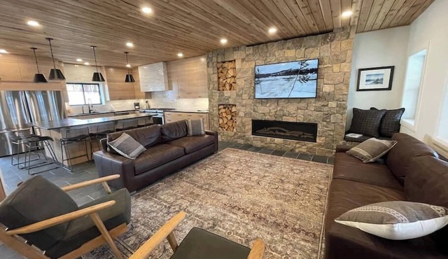 New Mountain Modern Cabin 25 min from Yellowstone