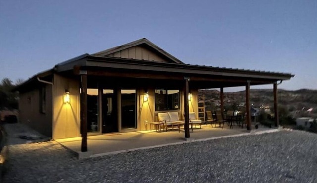 New mountain top retreat w/270° stunning views