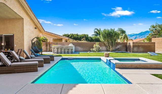 NEW! Mountain Views, Saltwater Pool&Spa, Firepit and Outdoor BBQ and bar area