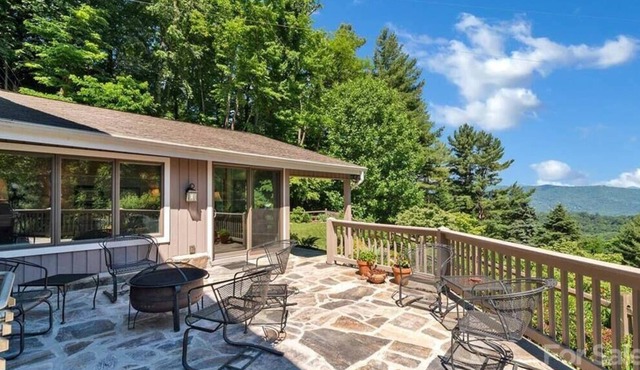 NEW! Mountain Views, spacious vacation home