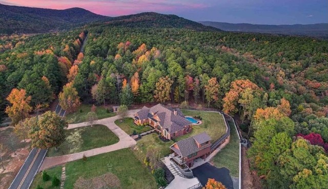 NEW! Mountainside Luxury Cottage 1—LOCATION! LOCATION!