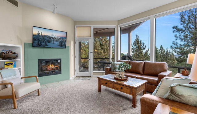 New! Mt Bachelor Village ~ Views ~ Fireplace ~ Community Hot Tub Access!