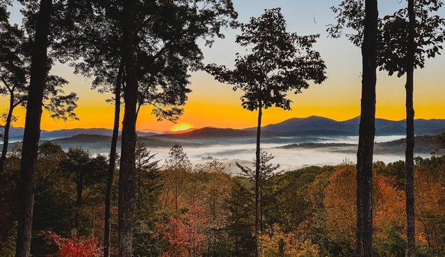 New! Mtn Views, pool table, fire pit