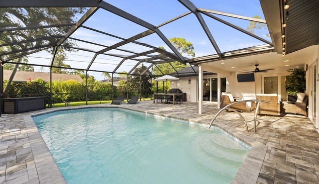 NEW Naples Modern Farmhouse w/Heated Pool, Sleep 10