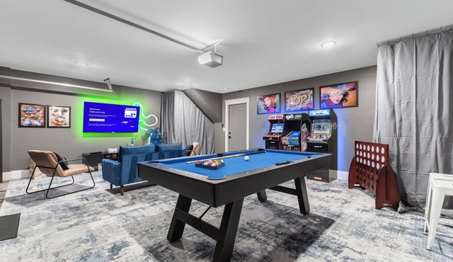 NEW! Nash Honky-Tonk w/Game Room, Arcade's, and Pool Table