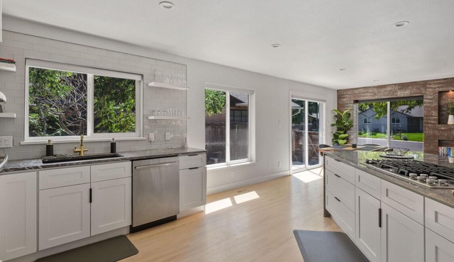 New | Near DU | Renovated Home | KING Bed|Fire Pit