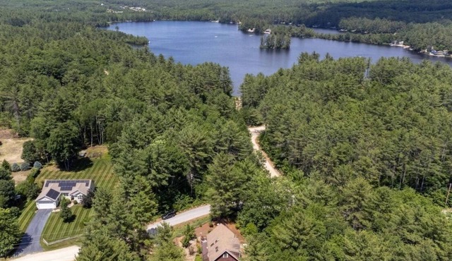 New! NH Family Retreat - 2Min Walk to Lake, Loft + Bunk Room, Sleeps 10