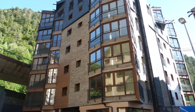 New nice apartment with private garage, 400m from Funicamp in ENCAMP