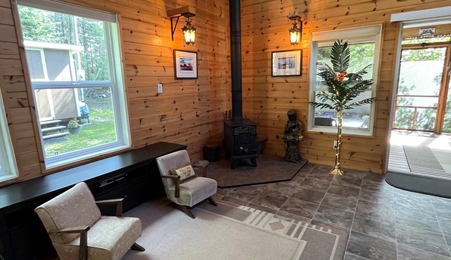NEW NIRVANA RENTALS LISITING* Victoria Beach with a Hottub awaits. Booking 2026