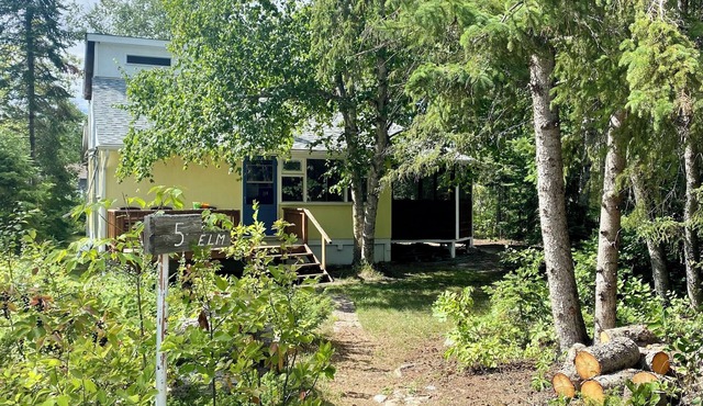 NEW NIRVANA RENTALS LISTING-Classic Cottage Charm- 3 bedroom