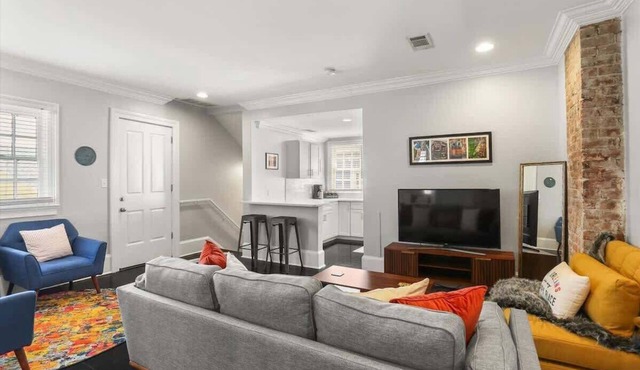 New! NOLA Hideaway, Cozy 1 Bedroom Steps from FQ!