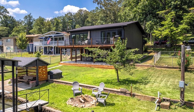 NEW Obsidian Oasis - Lakefront Luxury - kayaks, paddle boards … fun in the sun!
