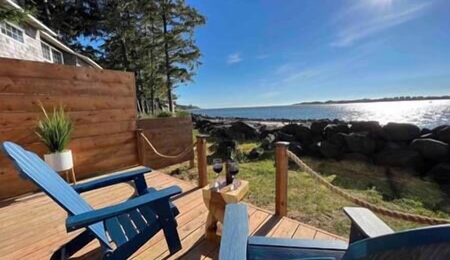 New! Oceanfront Romantic Retreat/Outdoor Jacuzzi