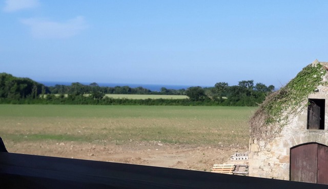 NEW ON THE MARKET - Penty Renovated tastefully 2 km from the beach