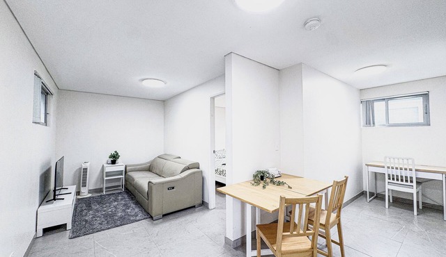 New One-bedroom Granny Flat In Arncliffe Near Airport