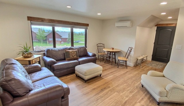 New one-bedroom upstairs apartment near Teton Canyon