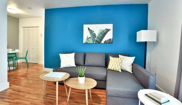 ✨New one Bedroom w/day room plus free parking