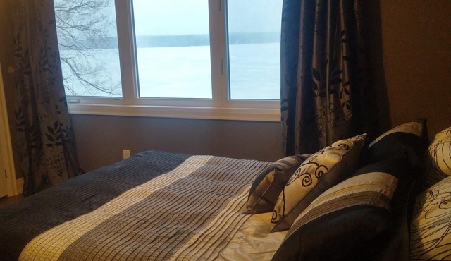 New open/modern waterfront home/cottage now with Fibre Internet
