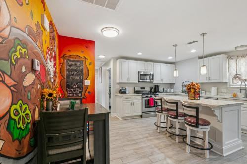 New Orleans 3BR | Murals + BBQ, Near Ferry