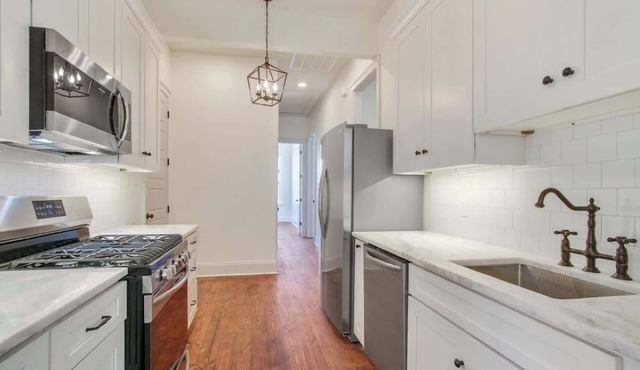 New Orleans Chic Oasis for 14, Near St. Charles