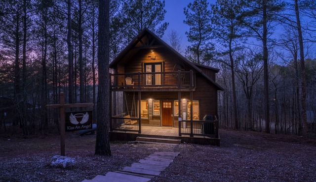 NEW OWNER SPECIAL! Private, relaxing, family cabin | Kiss An Angel