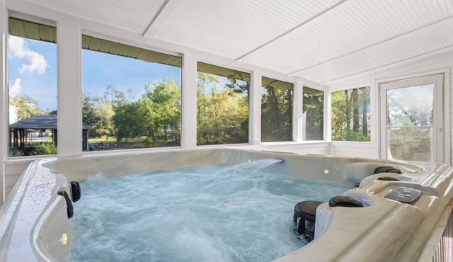 New! PacMan/Firepit/Pet Friendly- Hot Tub March 2025! Sleeps 9