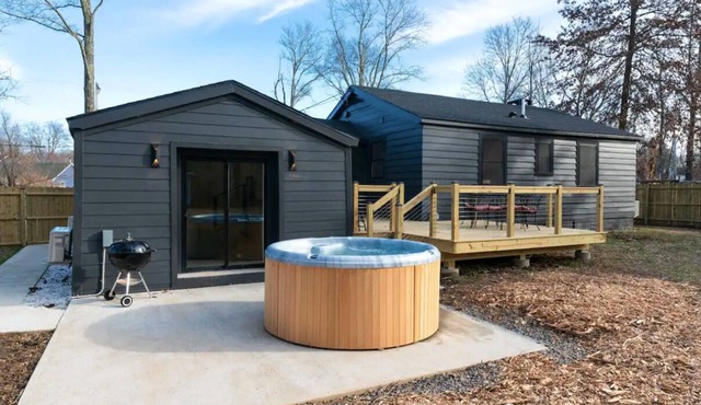 New Paltz Zen Wellness Cabin w/Hot Tub