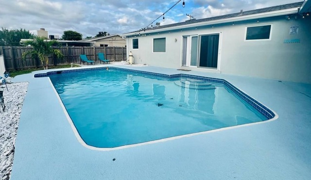 NEW! Paradise on the River Pool+King Bed-Waterfront