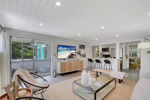 NEW Paradise Palm Bungalow 4 bed 2 bath with Heated Pool