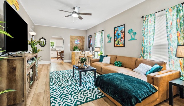 NEW-Parrot Head Haven-3BR-1BA-Themed-Bar-Patio