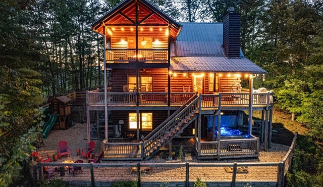 New Paved Road-Views-Secluded Cabin-Family Friendly-Jacuzzi-Playground-Game Room