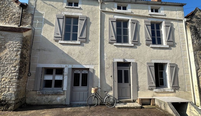 NEW Peace and quiet guaranteed in a small medieval village near the forest and the Burgundy canal
