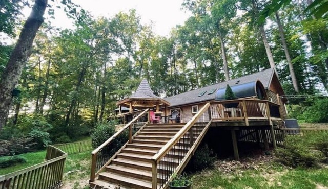 NEW! Peaceful Artist’s Retreat, Spa/Sauna