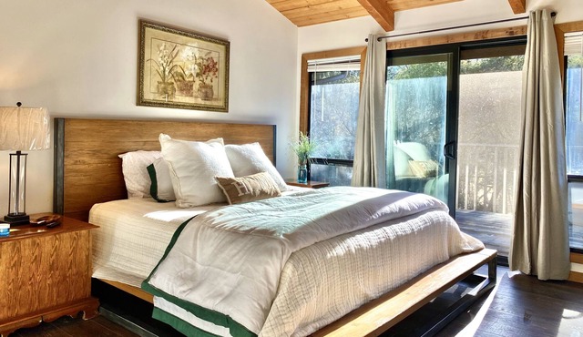 NEW! Peaceful Cabin on the Carmel Valley River close to Wine Tasting & Hiking