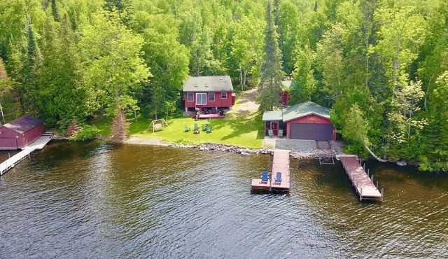New Peaceful Retreat/Frazer Bay w/2 bedrooms 1 bath, 2 docks, fits 3 boats, wifi
