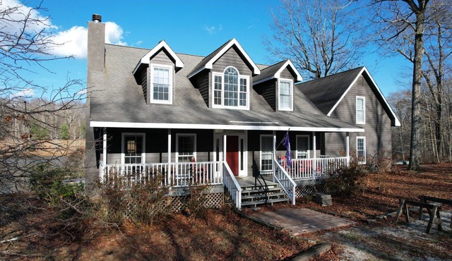 New! Peaceful Retreat on a Private Lake - Spring Specials!