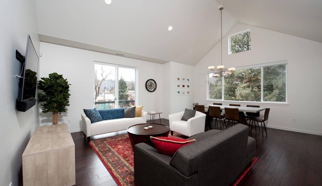 New Pet Friendly Award Winning Condo - 10 Minute walk to downtown Durango