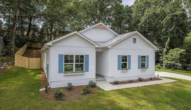 New pet-friendly home less than a mile to LakePoint Sports Complex!