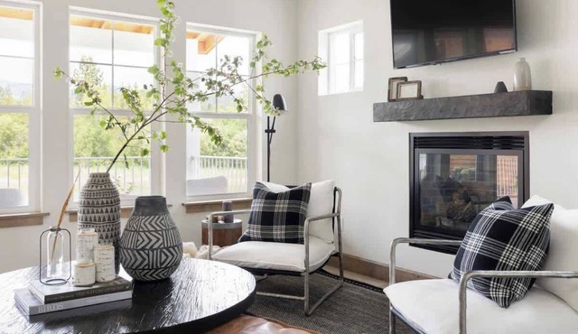 New Pet Friendly Upscale Dover Bay Bungalow