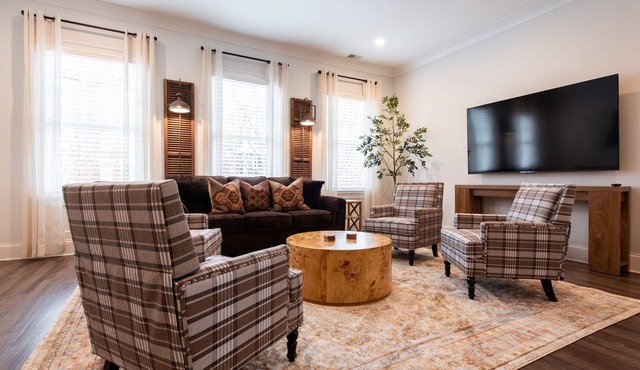 NEW Pet Friendly, WiFi, Bourbon Trail, Downtown Local Dining, Fully Loaded