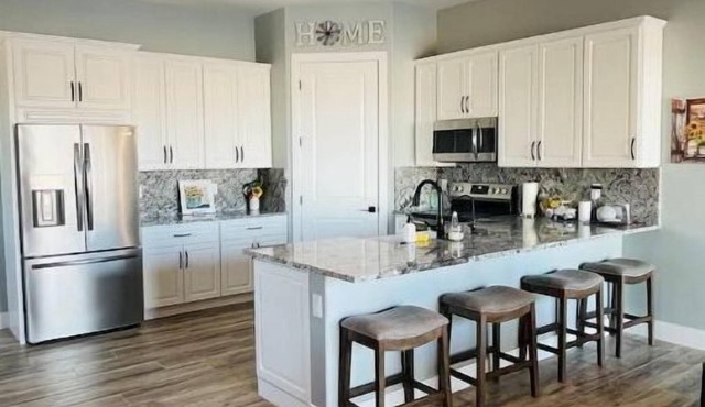 New Phoenix Guesthouse with a Pickleball Court