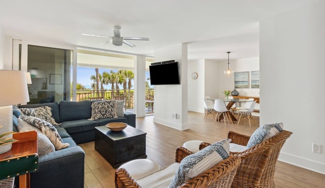 NEW PHOTOS! Spacious Amelia Island Villa Sleeps 12! Ideal for Large Families & Groups!